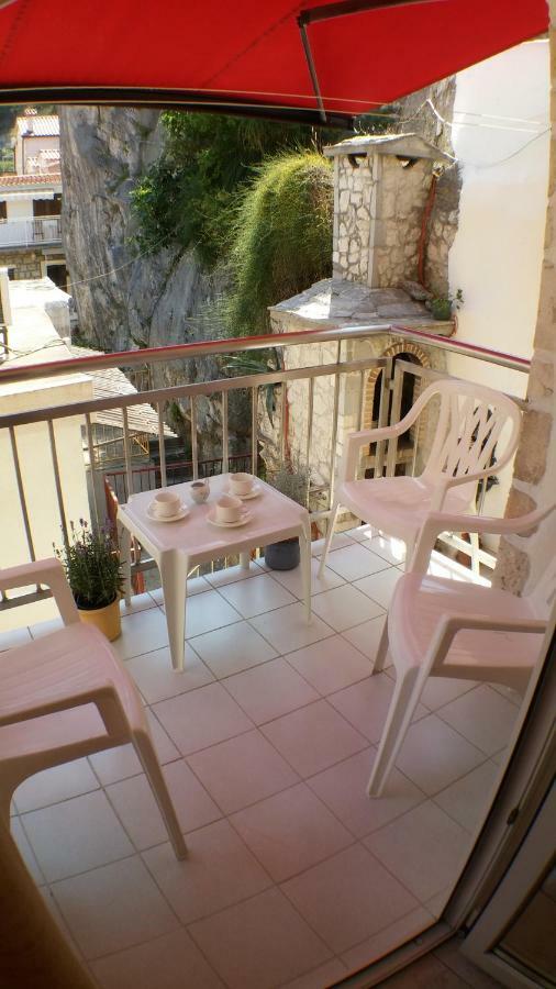 Apartments Iva Und Franka Omiš Eksteriør billede