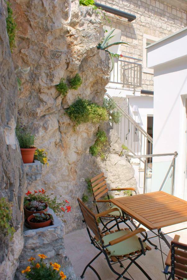 Apartments Iva Und Franka Omiš Eksteriør billede