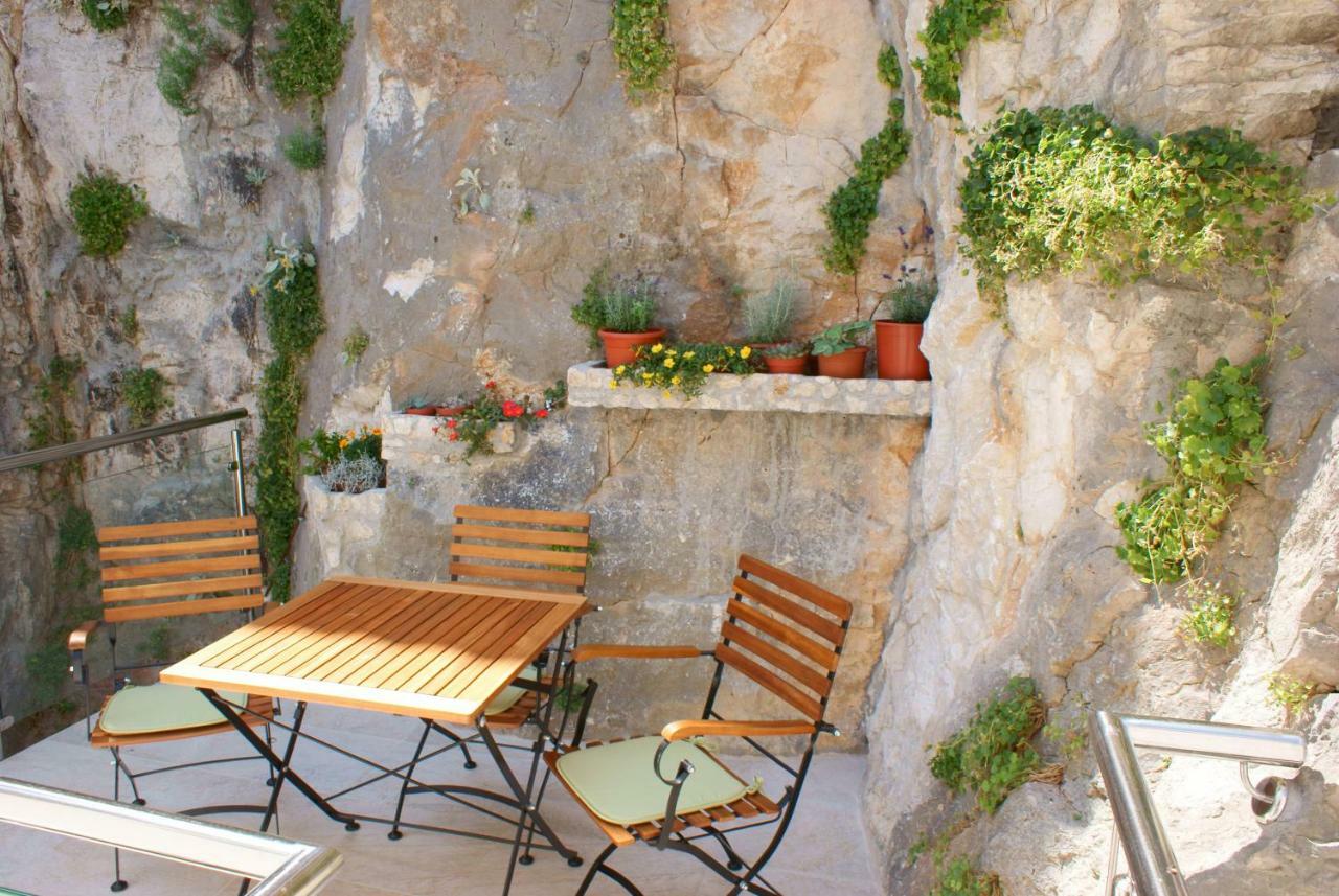 Apartments Iva Und Franka Omiš Eksteriør billede