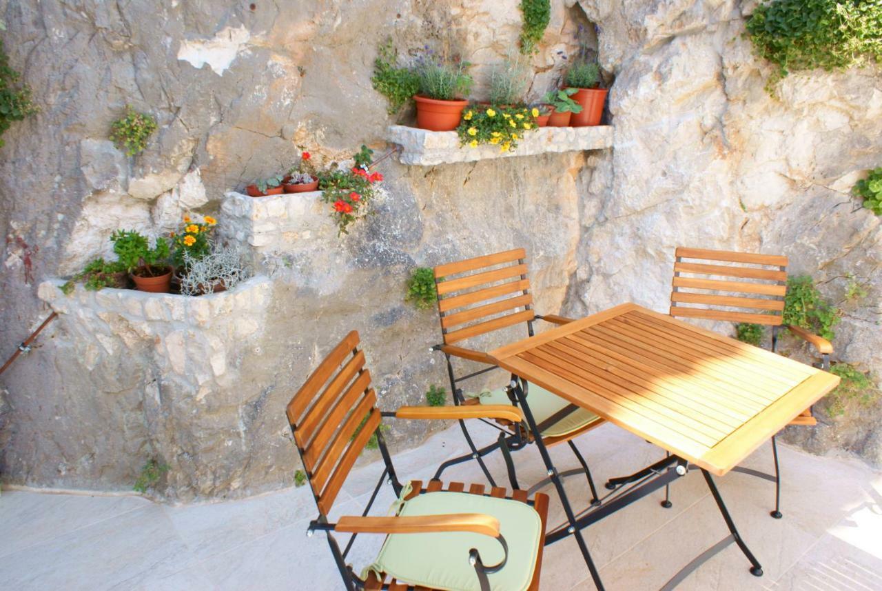Apartments Iva Und Franka Omiš Eksteriør billede