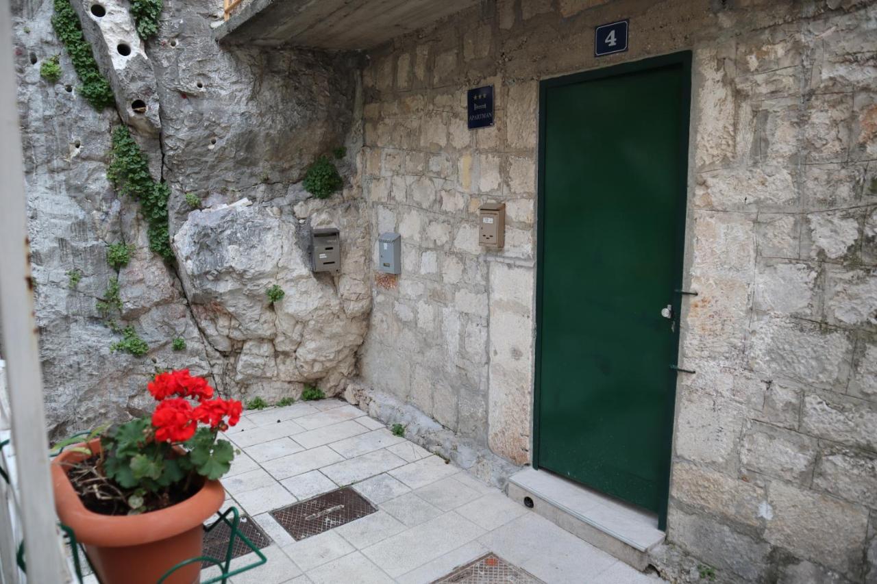 Apartments Iva Und Franka Omiš Eksteriør billede