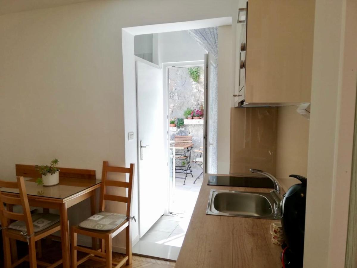Apartments Iva Und Franka Omiš Eksteriør billede